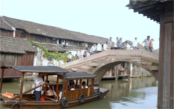 登高走橋，強身健體_副本.jpg